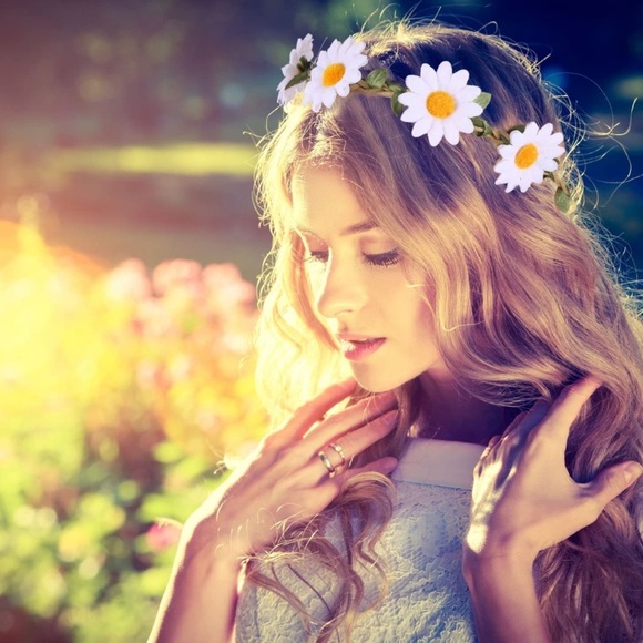 THINK VINTAGE ONLINE | Accessories | 2 Piece Boho Flower  display picture 2